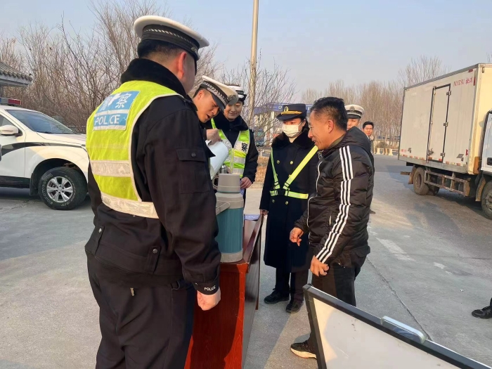 6da7e79b2efb409829d5a3435b3d2f86