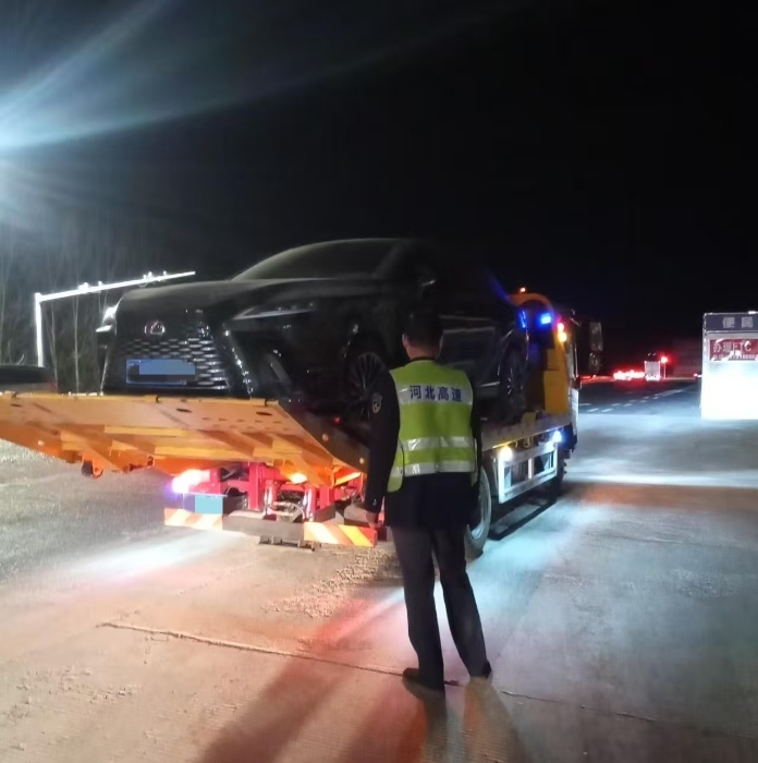 暖心救助抛锚车辆