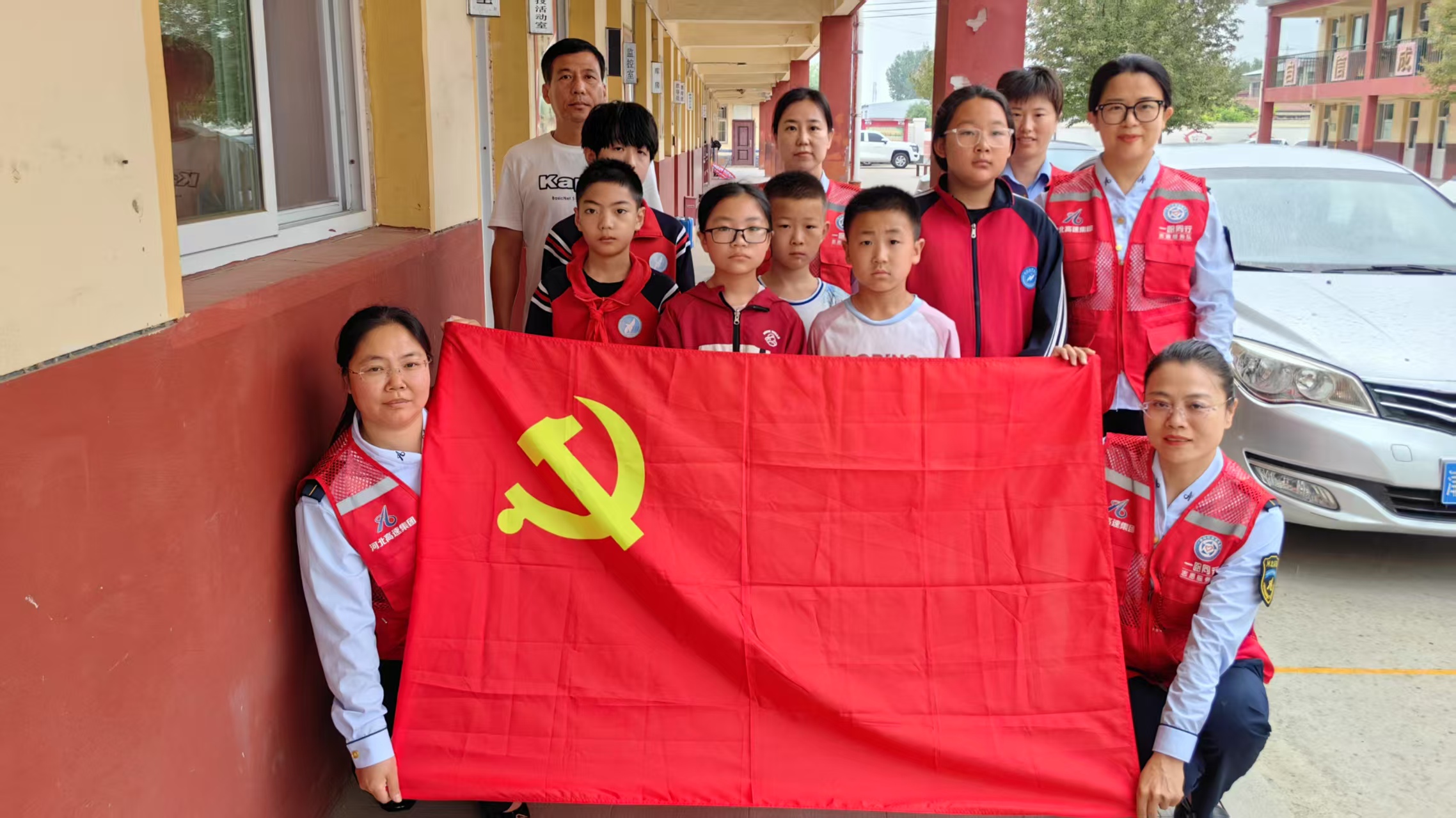 情暖童心 筑梦成长——廊坊分公司高官庄收费站党支部开展“春苗助学”志愿服务活动
