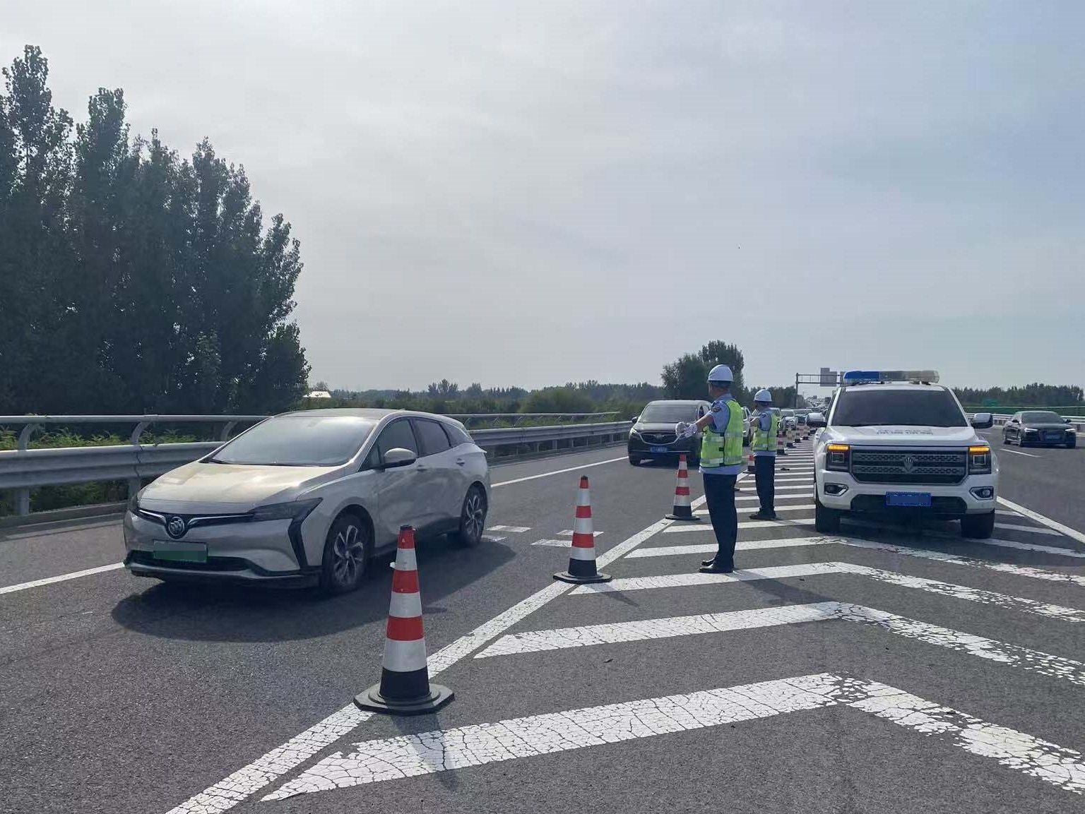 河北高速集团廊坊分公司圆满完成2025年“双节”高速公路保通保畅任务