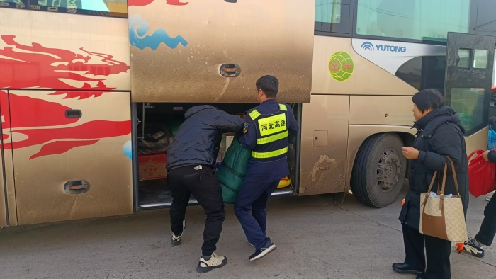 12.19寒风中的暖心守护 12.19寒风中的暖心守护