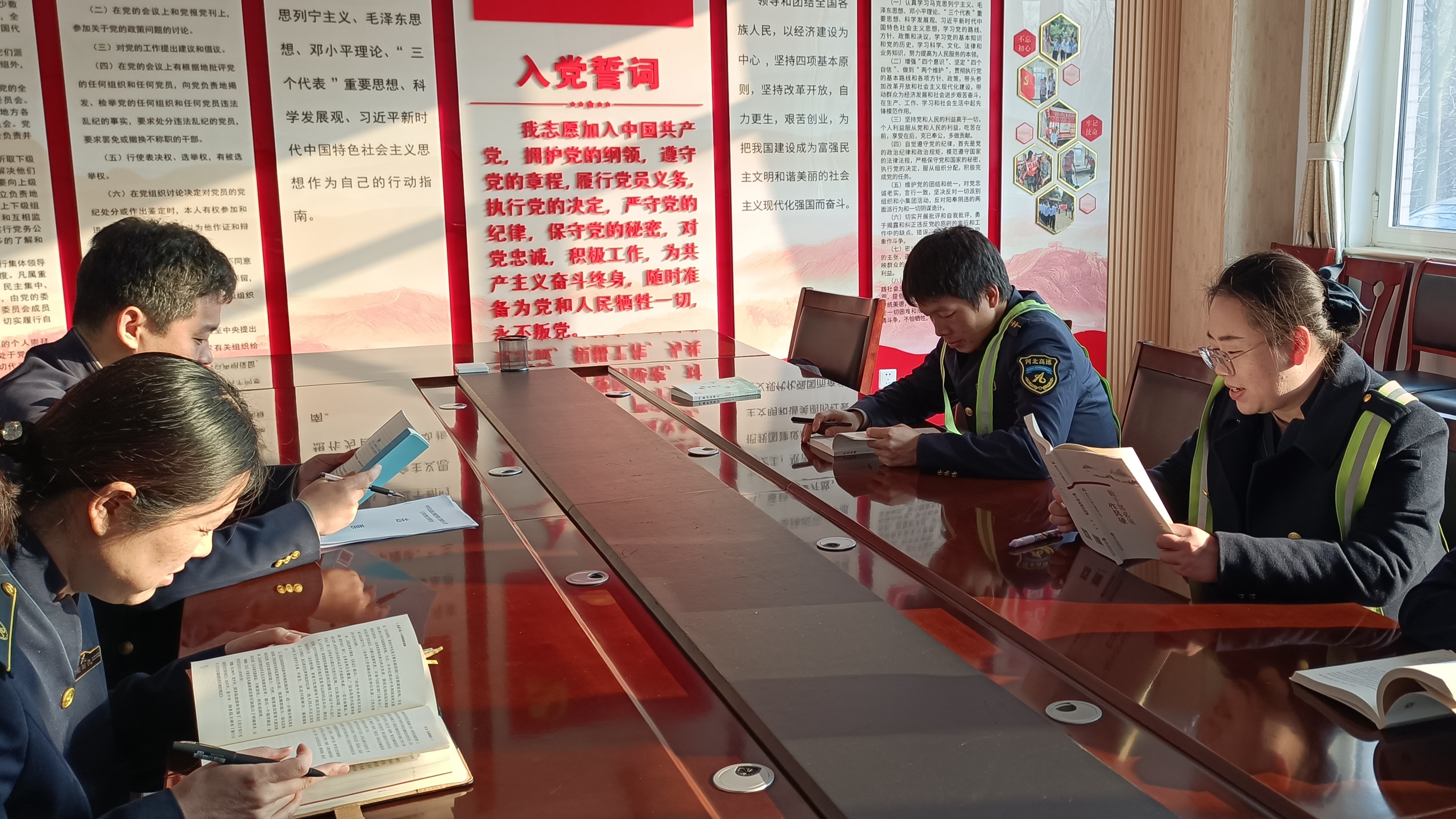 廊坊分公司三河东收费站党支部开展“书香润初心，廉洁伴我行”主题党日活动