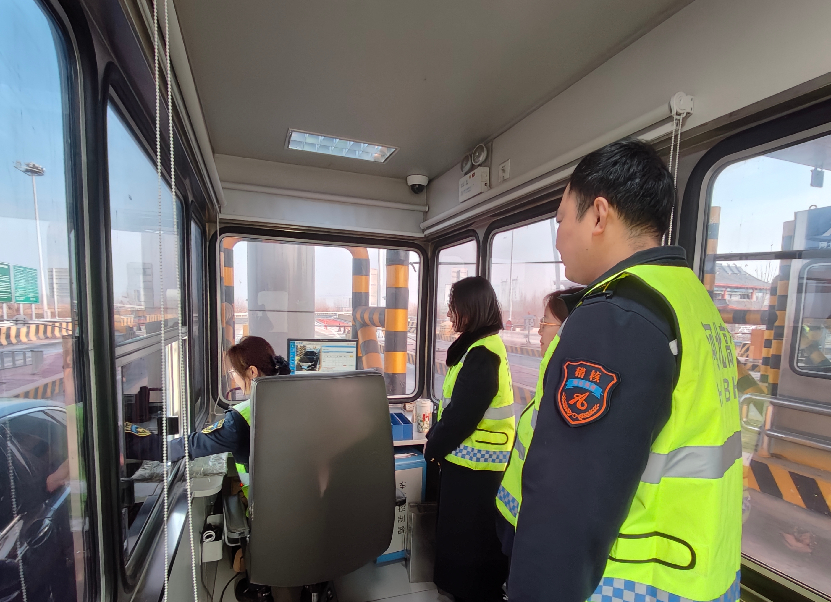 廊坊分公司大厂东收费站“互查互评”找不足 文明服务再提质