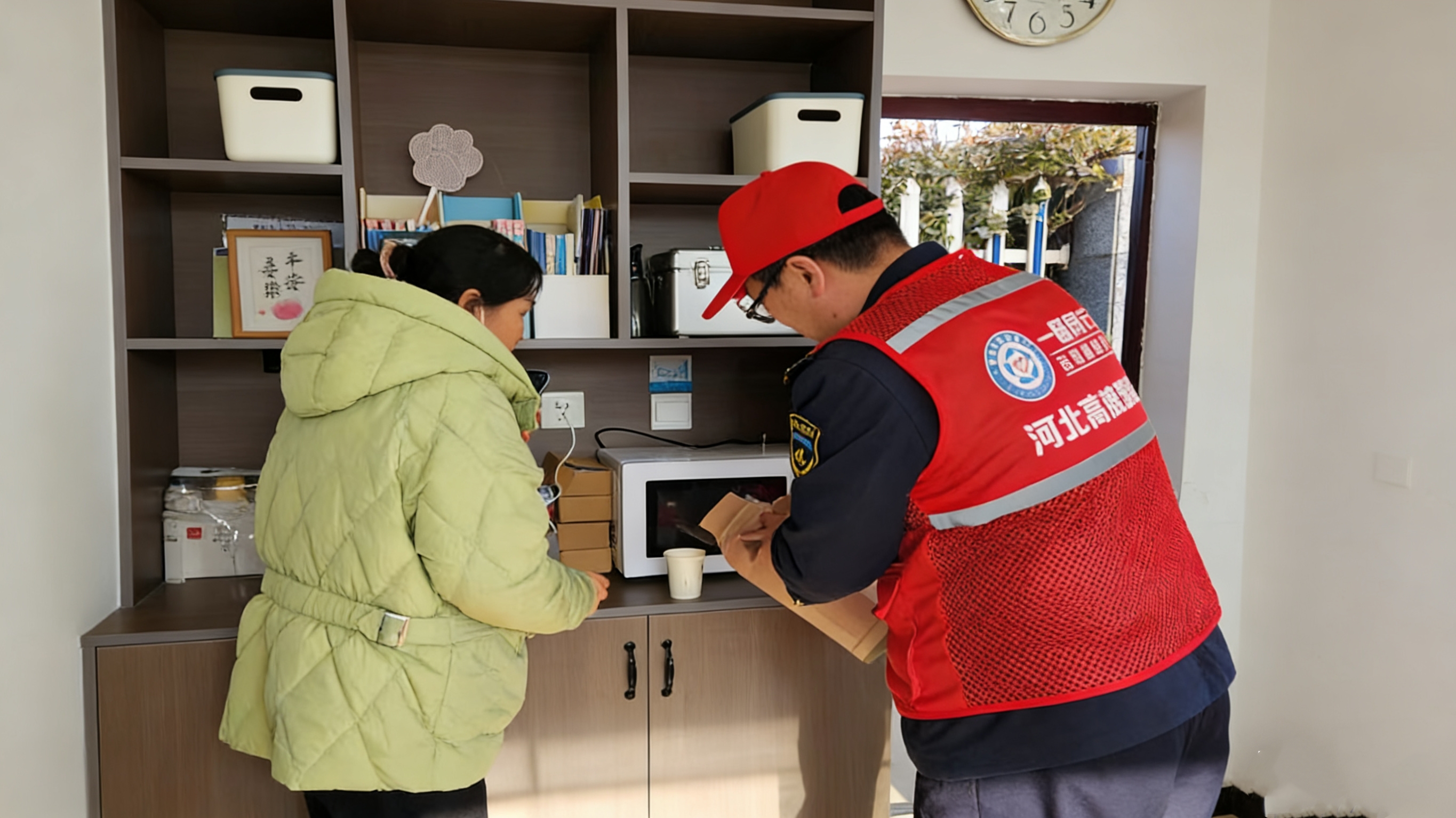 廊坊分公司固安南收费站：暖流融冬意  服务显真情