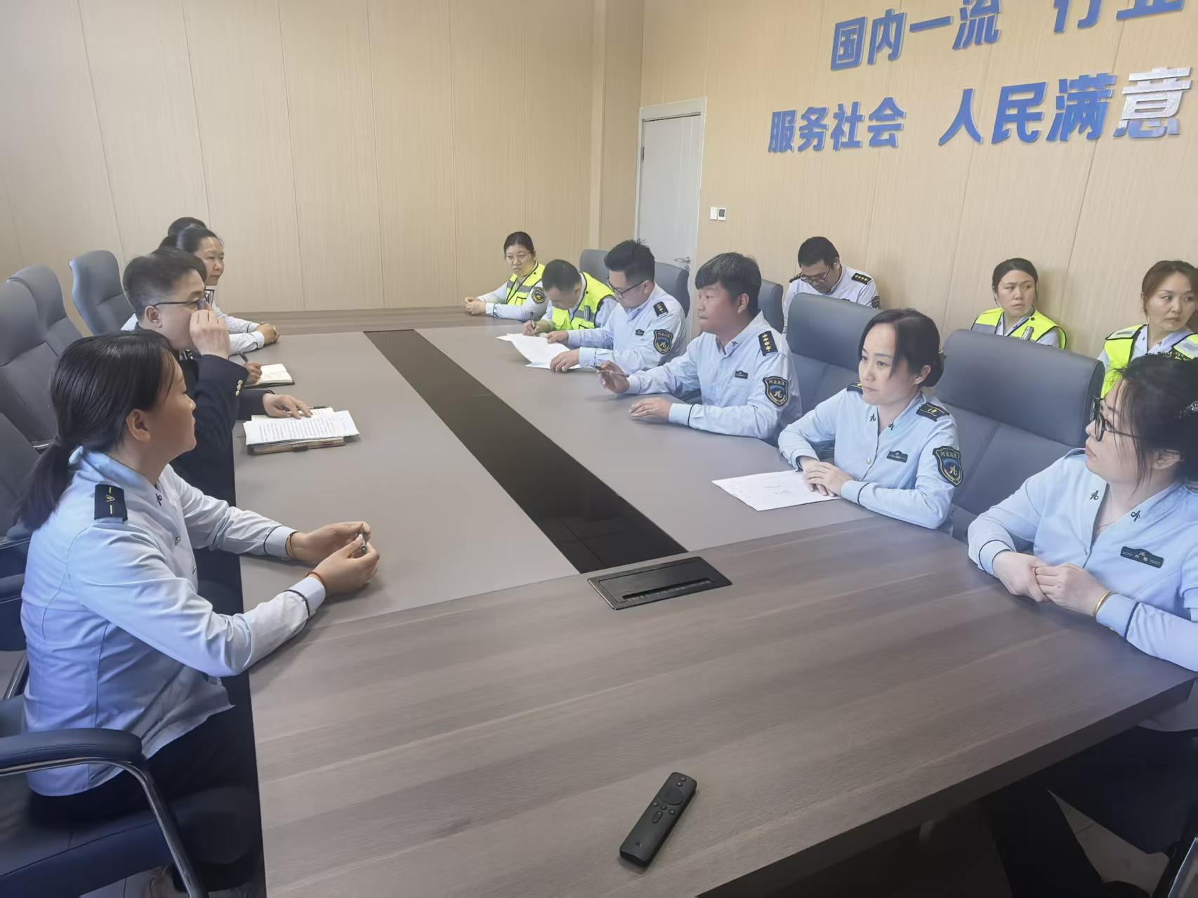廊坊分公司涿州南收费站召开2026年防汛工作部署会