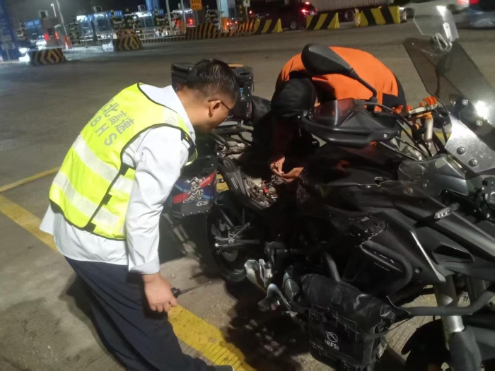 摩托车